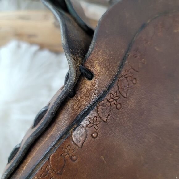 Vintage leather hand tooled shoulder bag 70s - Picture 10 of 13
